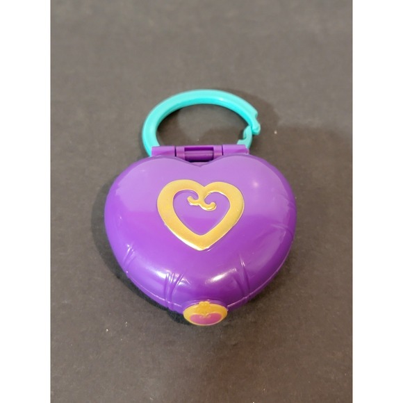 2017 Polly Pocket Tiny Places Compact Playset Picnic Scooter Skateboard Polly - Picture 4 of 8